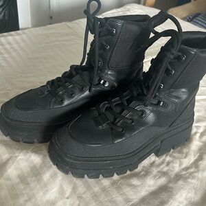 Zara chuncky black boots